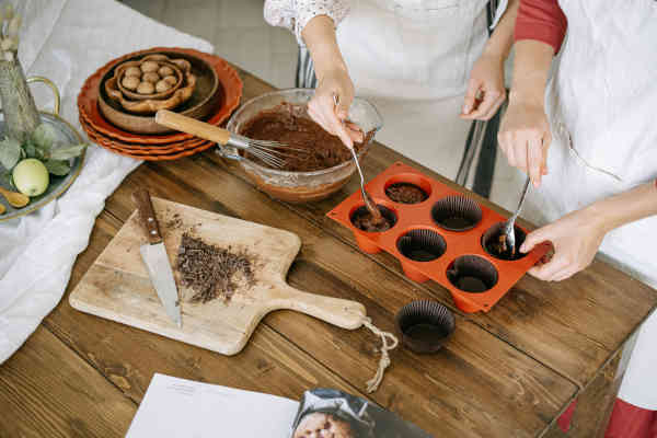 rellenando cupcakes